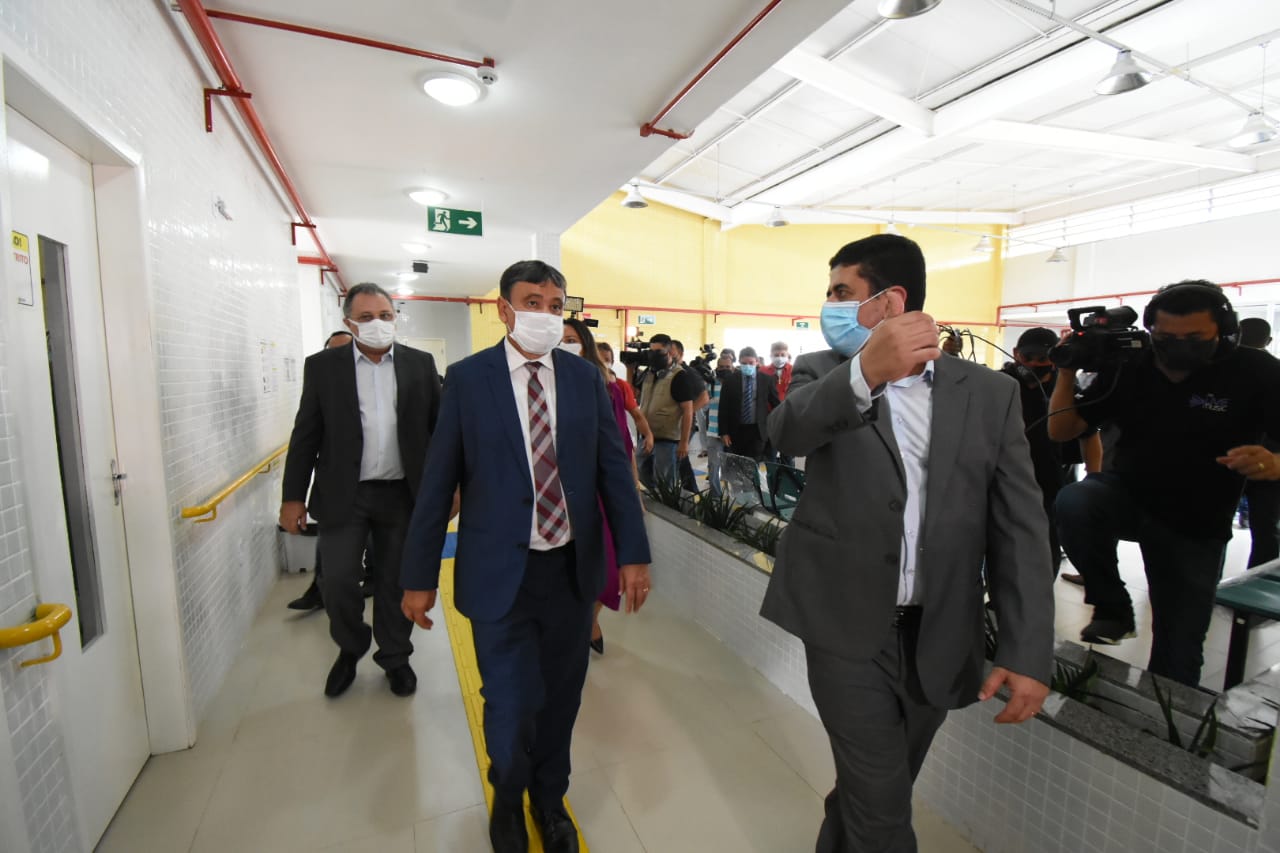 Wellington inaugura centro para pessoas com sequelas da covid-19 em Parnaíba