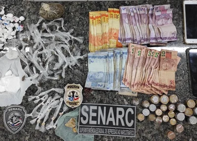 Material, drogas e dinheiro apreendidos