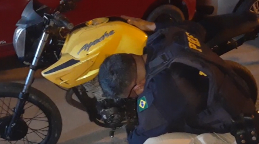 Moto apreendida na BR 343