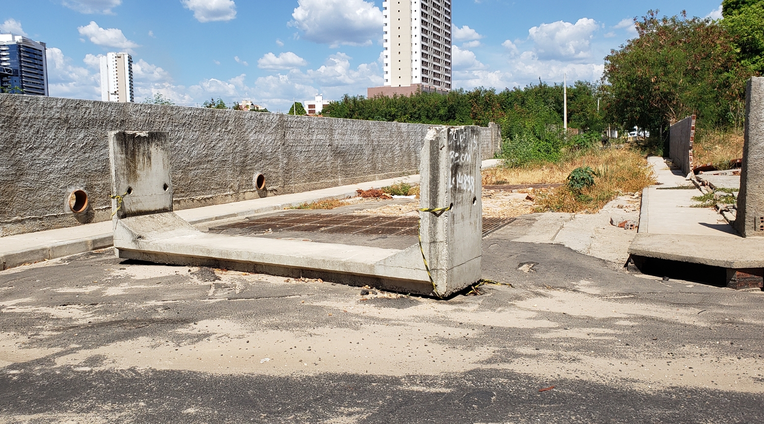 Rua Eustáquio Portela onde a obra parou
