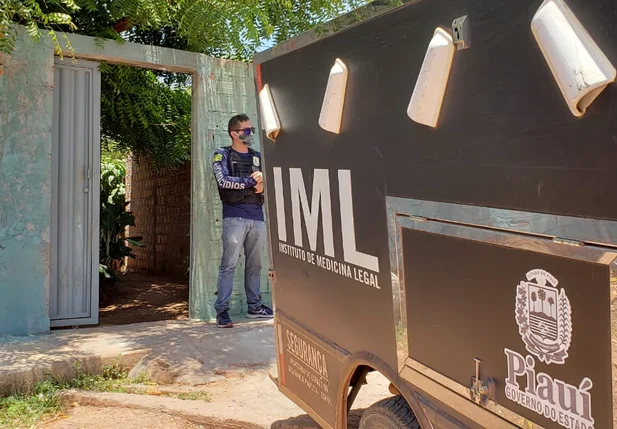 Carro do IML