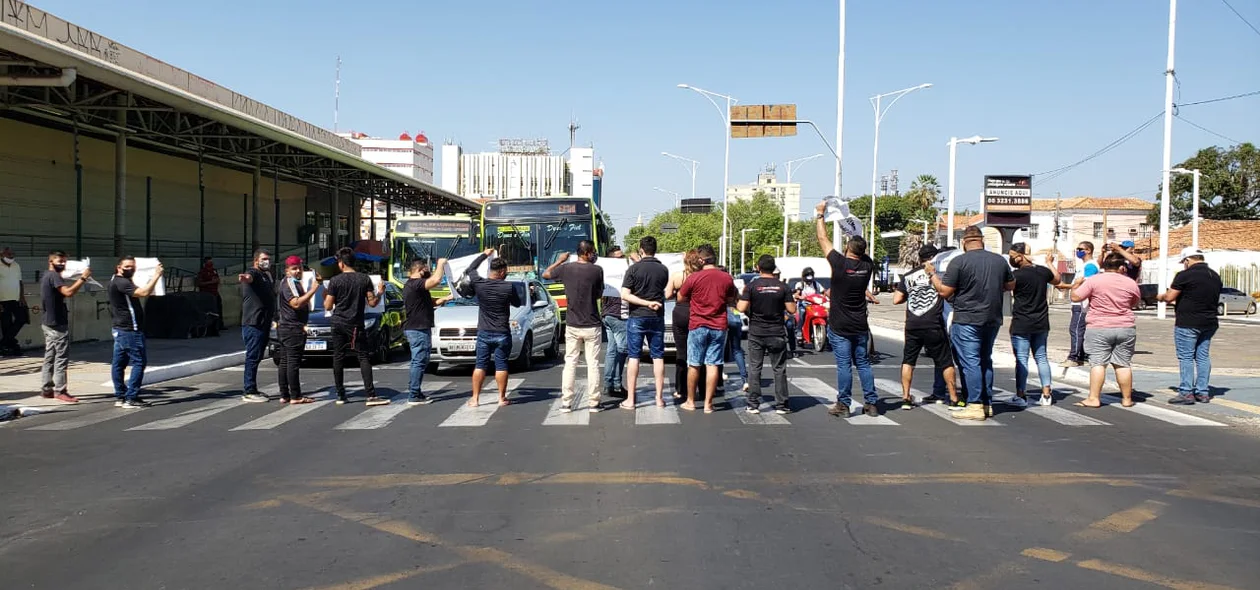 Manifestantes na Avenida Frei Serafim