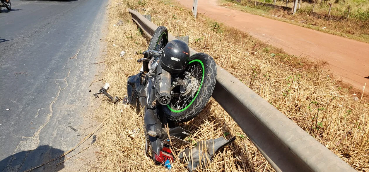 Motocicleta ficou destruída