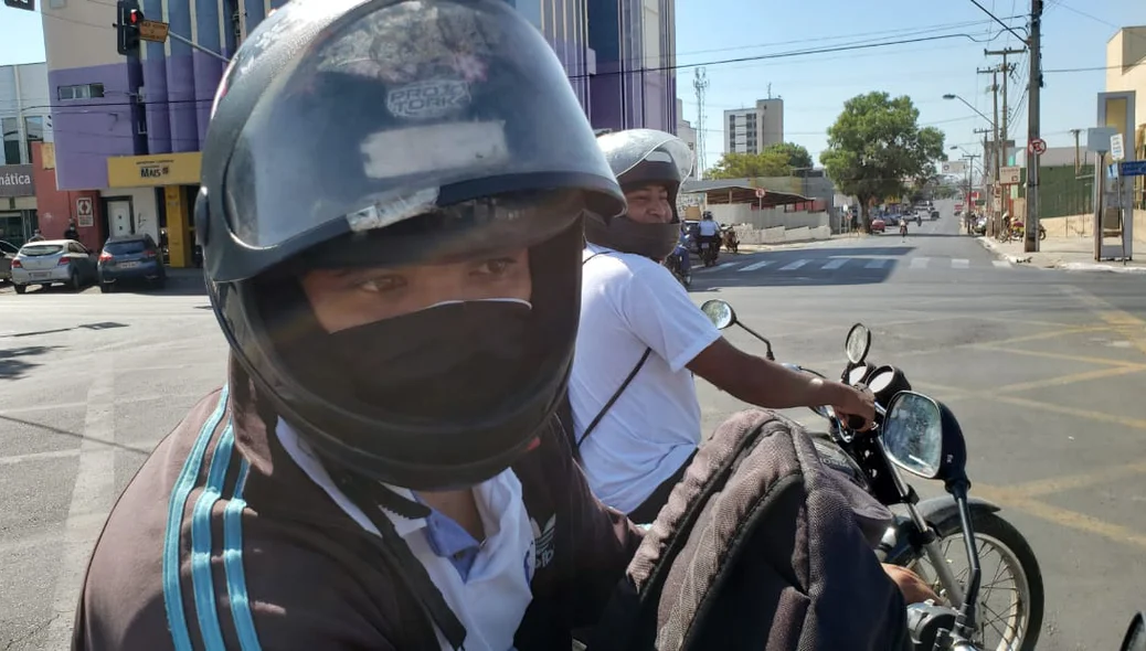 Motociclista Rafael Santos passava pelo local no momento da manifestação