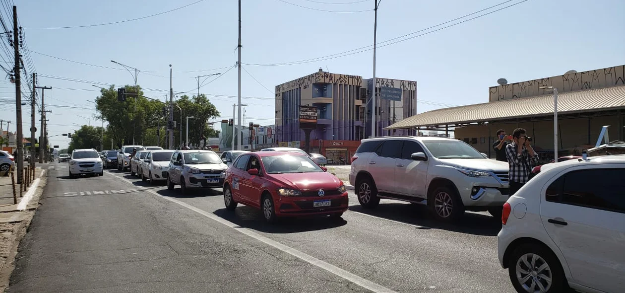 Trânsito ficou lento na Avenida Frei Serafim