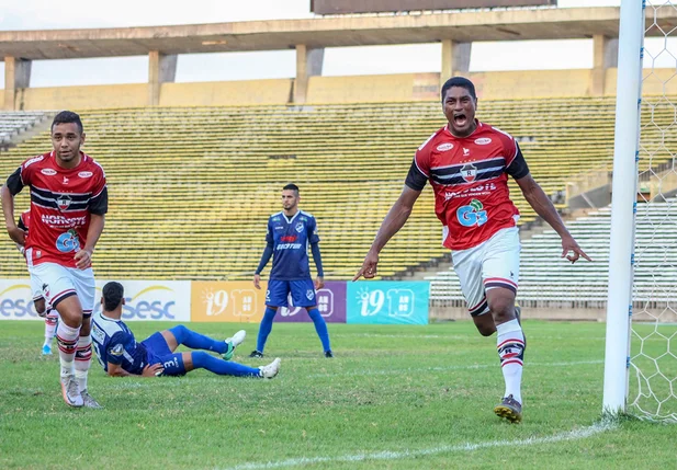 Comemoração do atacante Max após gol do River