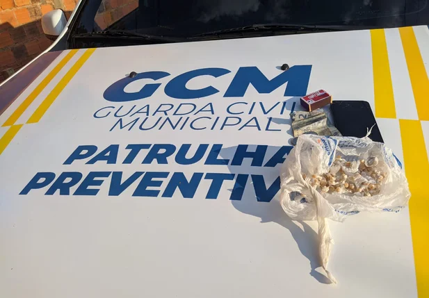 Guarda Municipal apreende crack no bairro Parque Alvorada