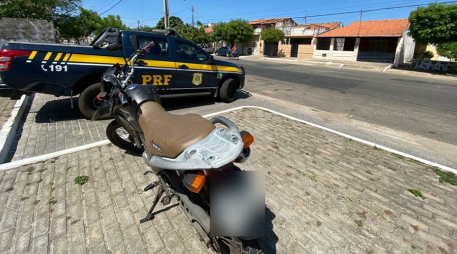 Motocicleta apreendida pela PRF em Parnaíba