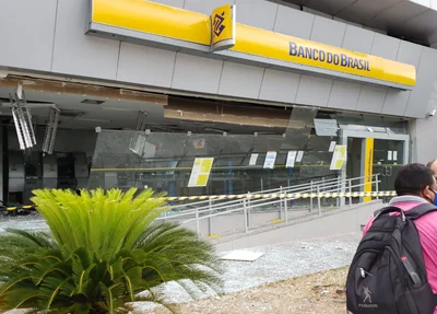 Agência do Banco do Brasil ficou destruída
