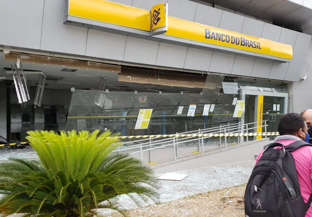 Agência do Banco do Brasil ficou destruída