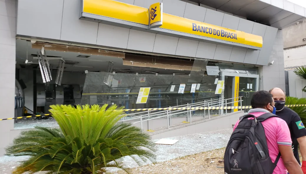 Bandido explode agência do Banco do Brasil na Avenida João XXIII