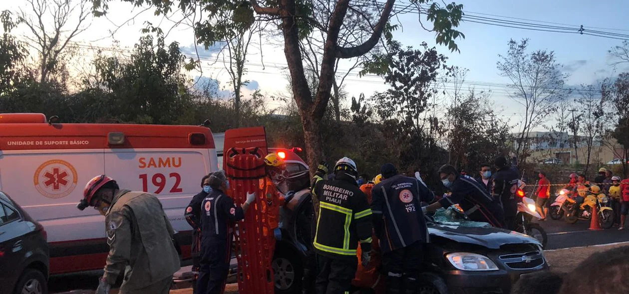 Acidente aconteceu por volta das 17h