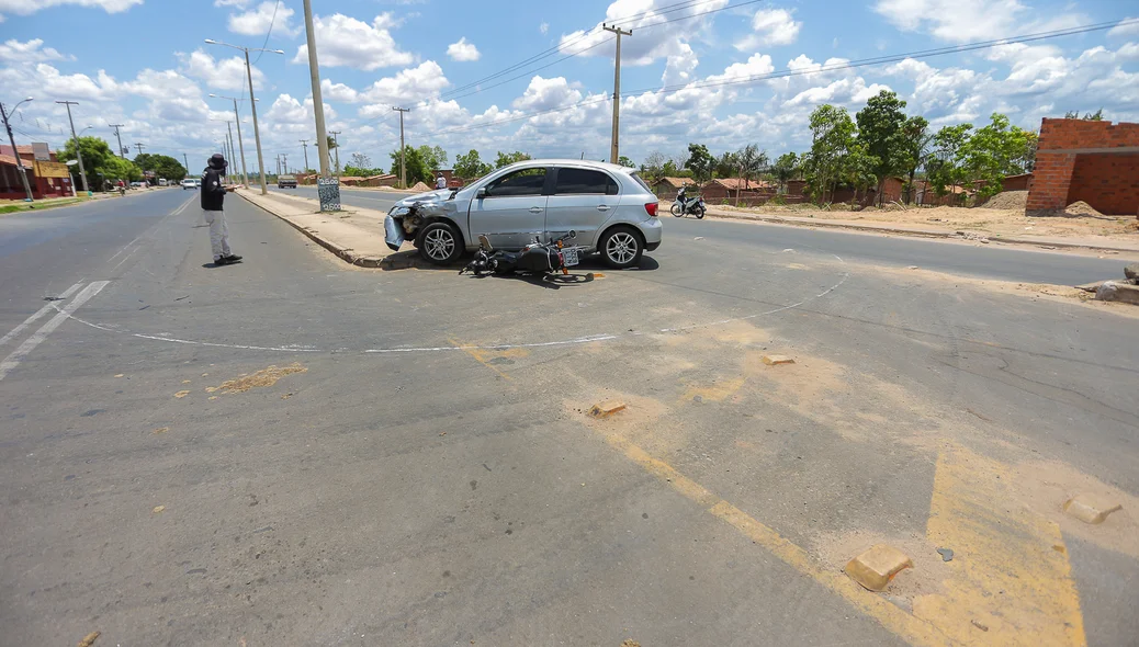 O motorista do veículo foi fazer um retorno e colidiu na motocicleta