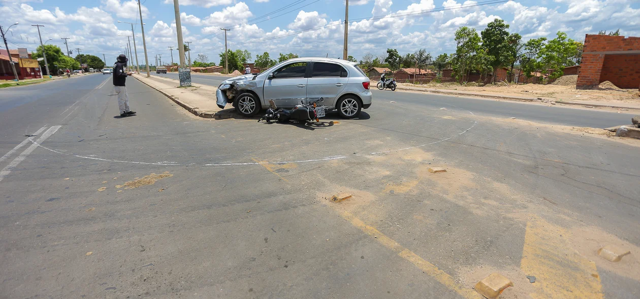 O motorista do veículo foi fazer um retorno e colidiu na motocicleta