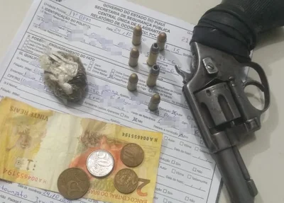 Arma apreendida com o suspeito 