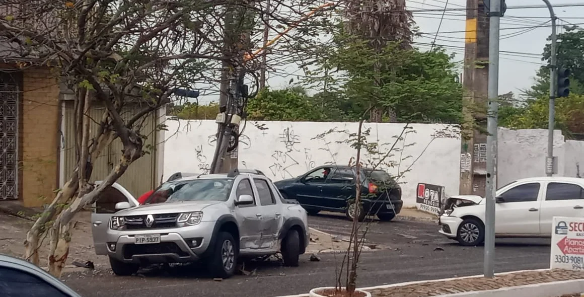 Carros envolvidos no acidente