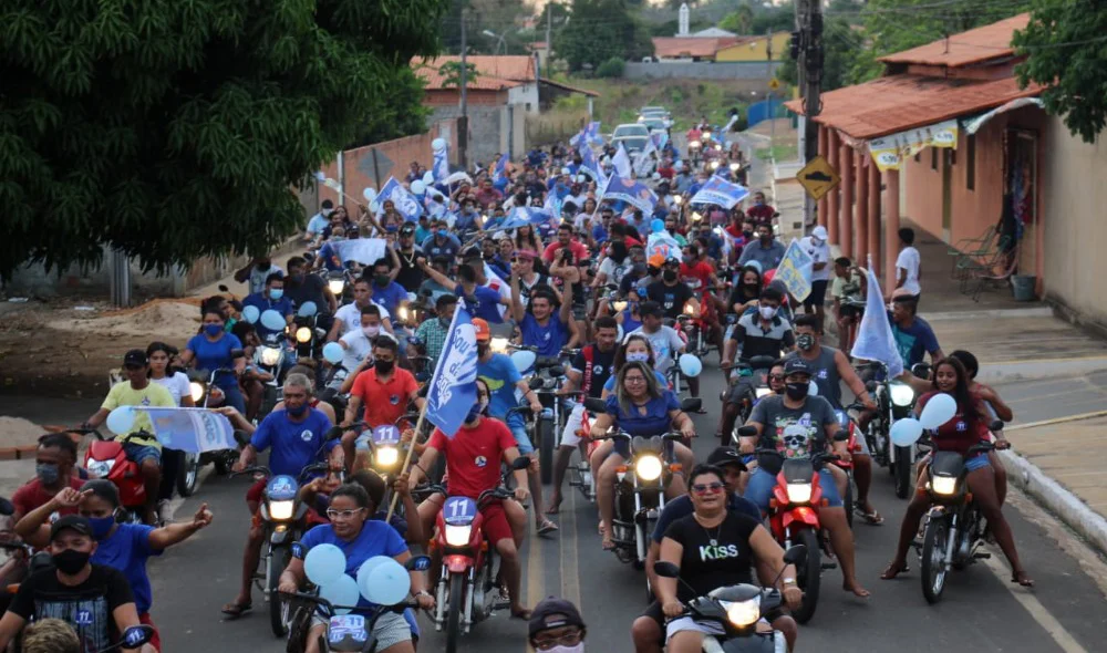 Jovens fizeram o motocar