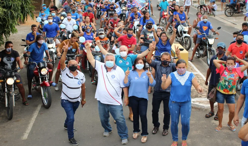 Vereadores e candidatos no motocar 