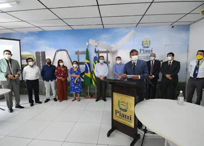 Wellington Dias em solenidade na sede do Piauí Fomento