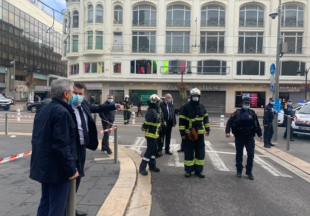Ataque a faca deixa ao menos dois mortos na França