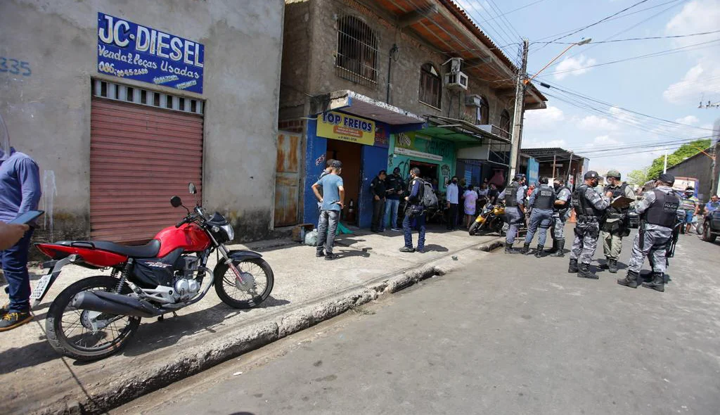 O bandido morreu no local