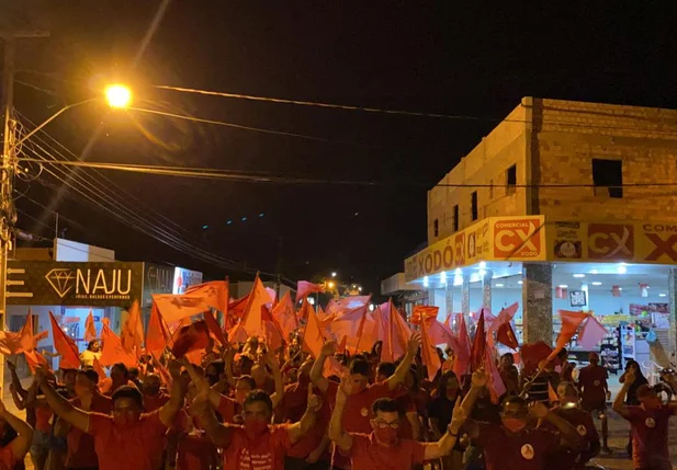 José Cavalcante Neto realiza caminhada em Bertolínia