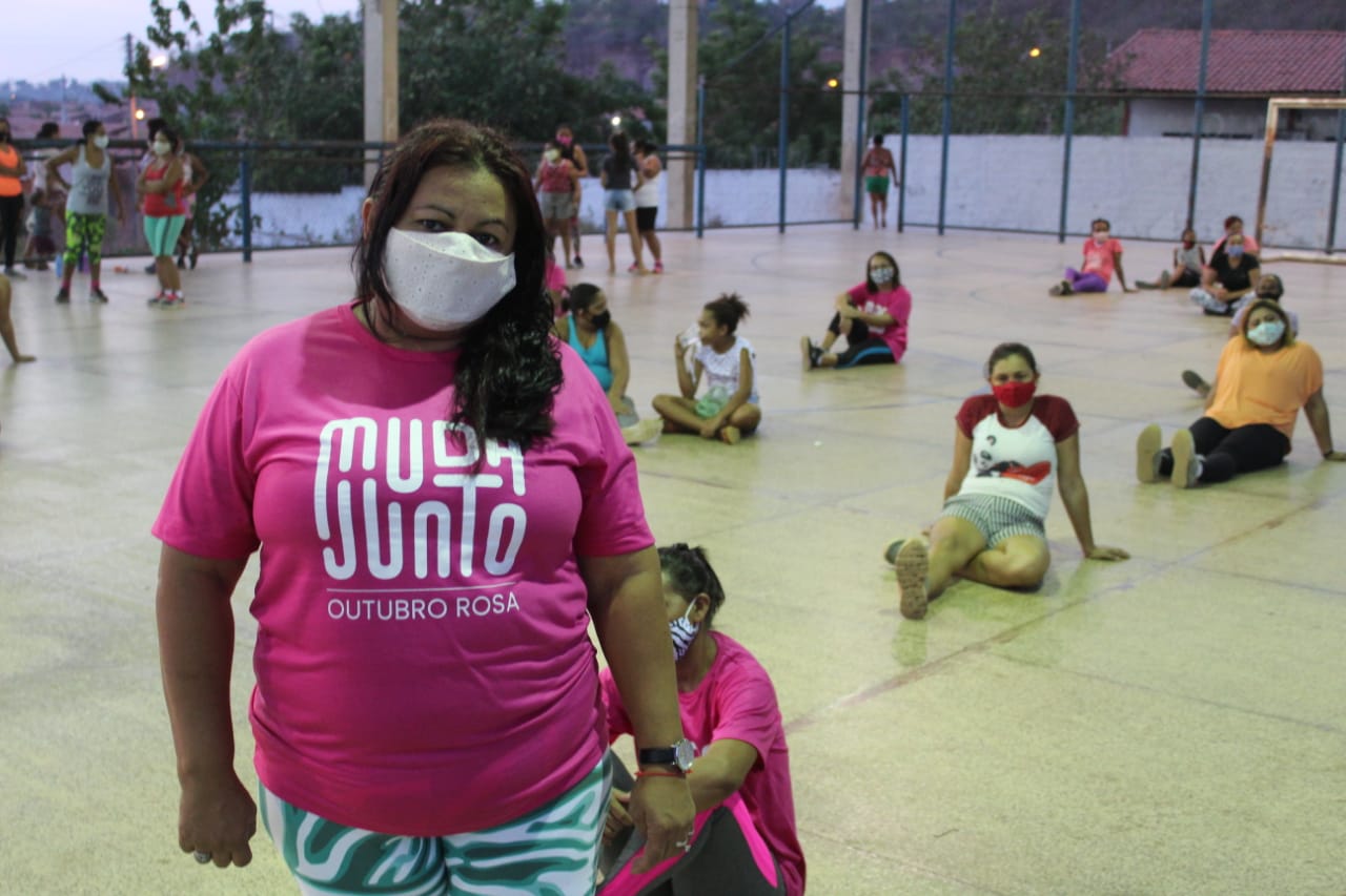 Moradores do Residencial Pedro Balzi participam ação alusiva ao Outubro Rosa