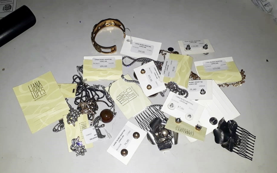 Material apreendido com a dupla