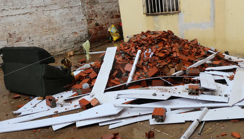Móveis foram destruídos