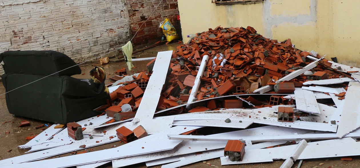 Móveis foram destruídos