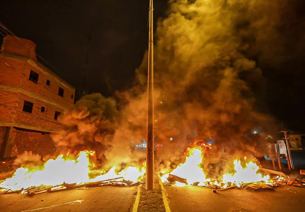 Moradores protestam contra falta de energia no Parque Mão Santa