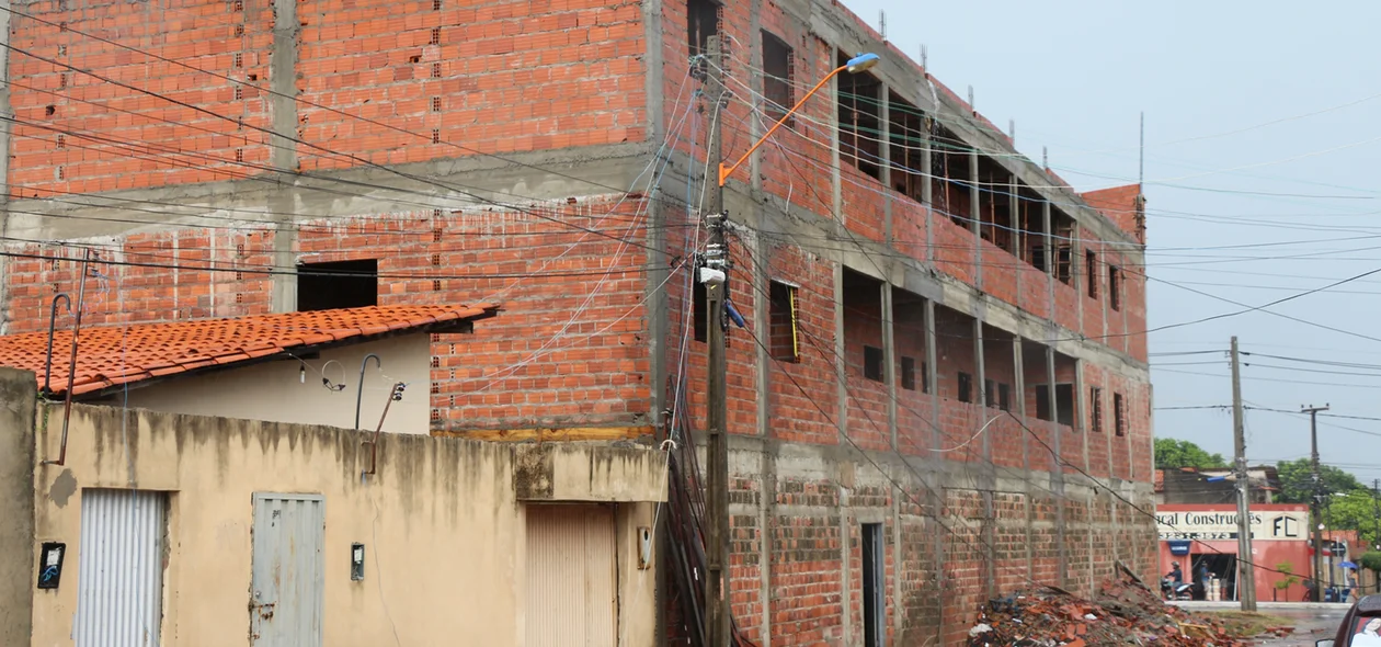 Prédio em construção