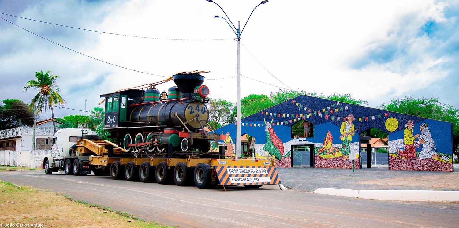 Valdeci Cavalcante traz locomotiva que fará percurso no litoral do Piauí 