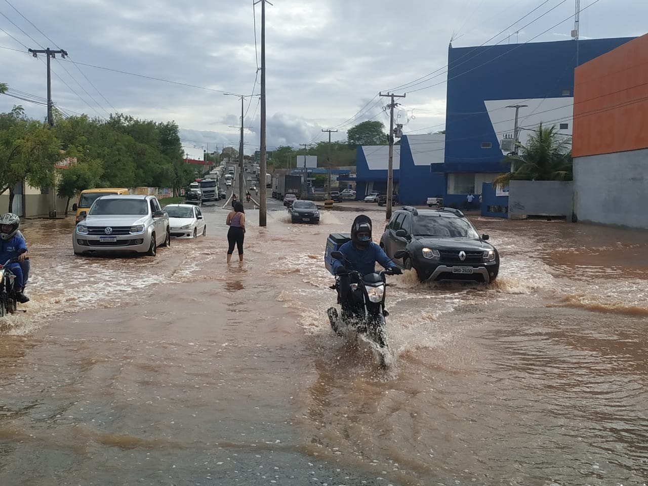 Avenida Joaquim Nelson alagada