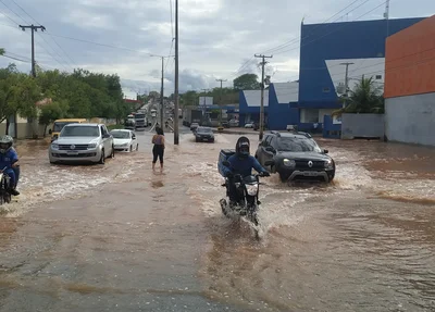Avenida Joaquim Nelson alagada