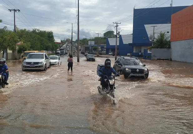 Avenida Joaquim Nelson alagada