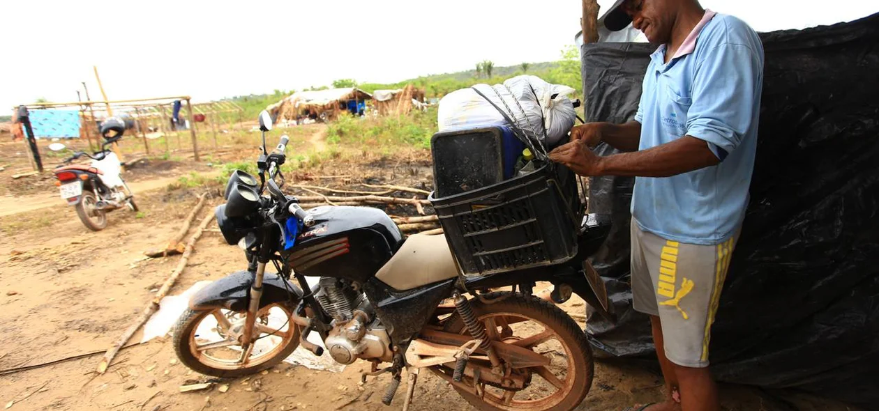 Moradores tiveram que retirar todos os seus pertences do local