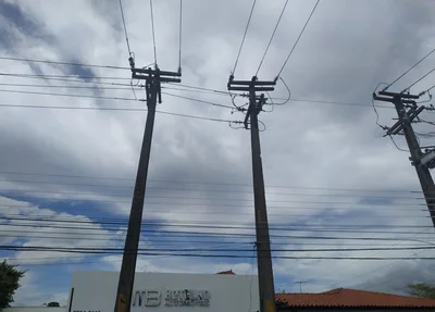 Postes de energia elétrica