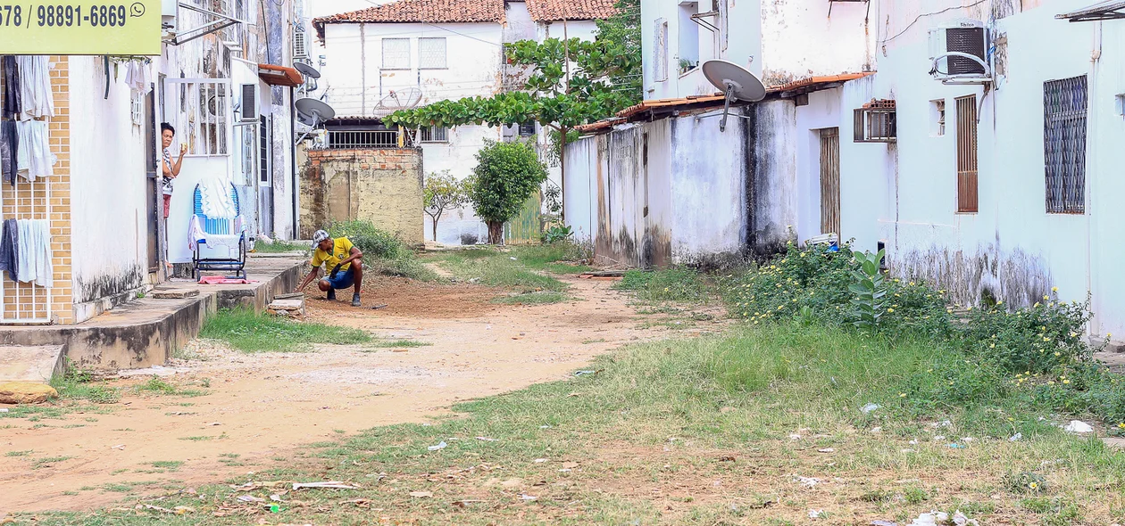 Ruas faltam calçamento no bairro 