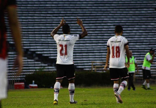 Comemoração dos atletas do River durante vitória no Albertão