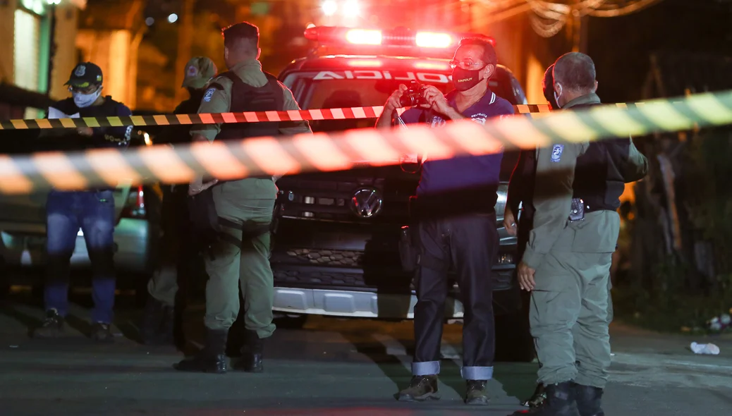 Polícia civil no local