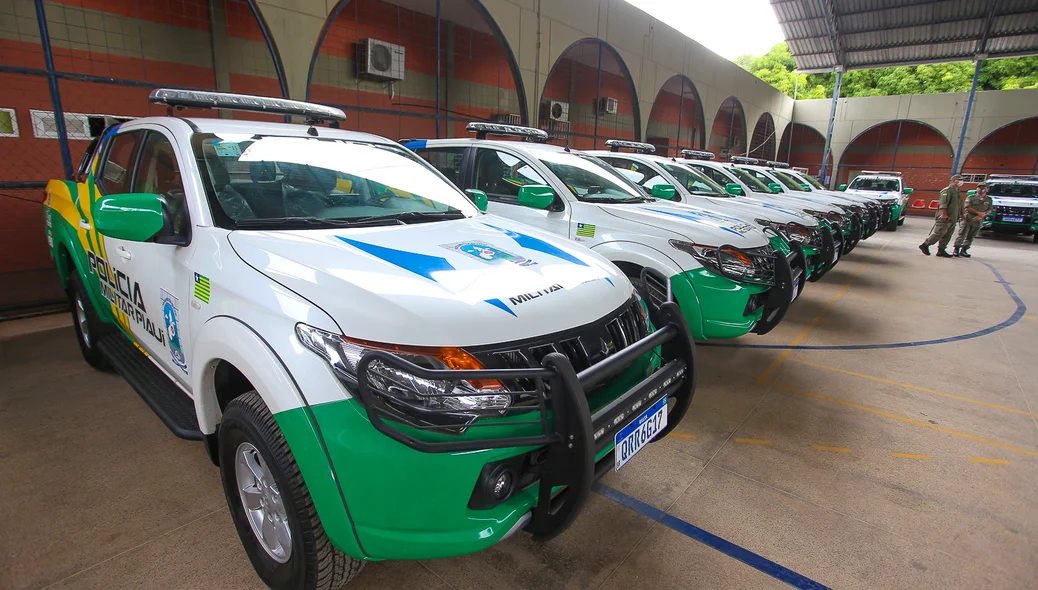 Entrega de viaturas para a polícia militar 