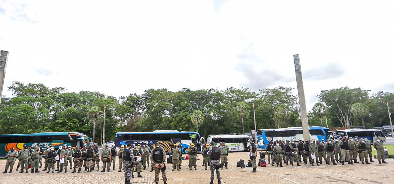 Policiais militares embarcam para atuar nas eleições 2020 no Piauí