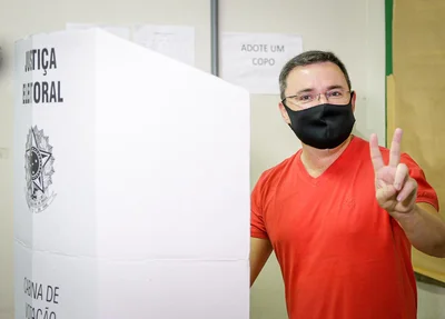 Fábio Novo votando