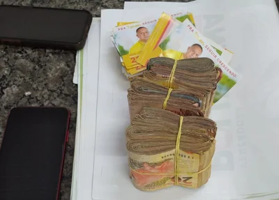 Dinheiro em espécie e material de campanha