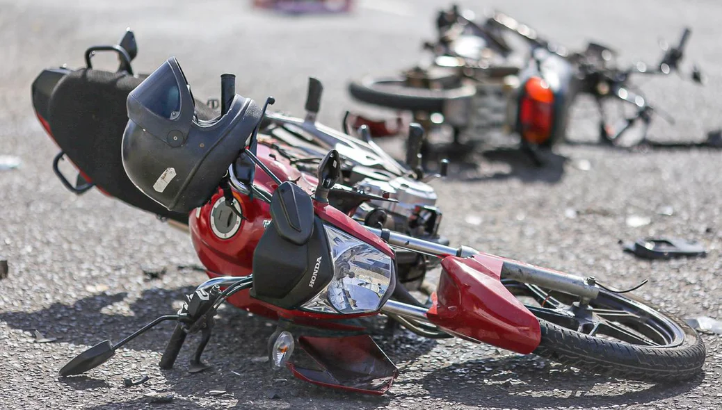 Motos envolvidas no acidente na Avenida do Ipês