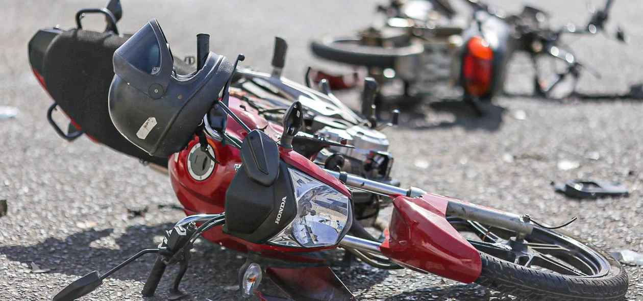 Motos envolvidas no acidente na Avenida do Ipês