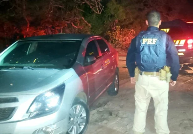 Veículo apreendido pela Polícia Rodoviária Federal