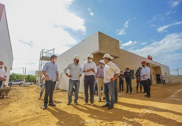 Ciro Nogueira visitando as instalações da empresa Moinho Cearense