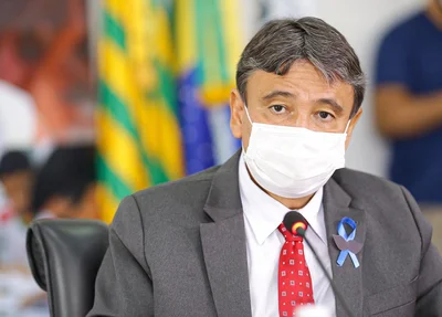Governador Wellington Dias em reunião no Karnak